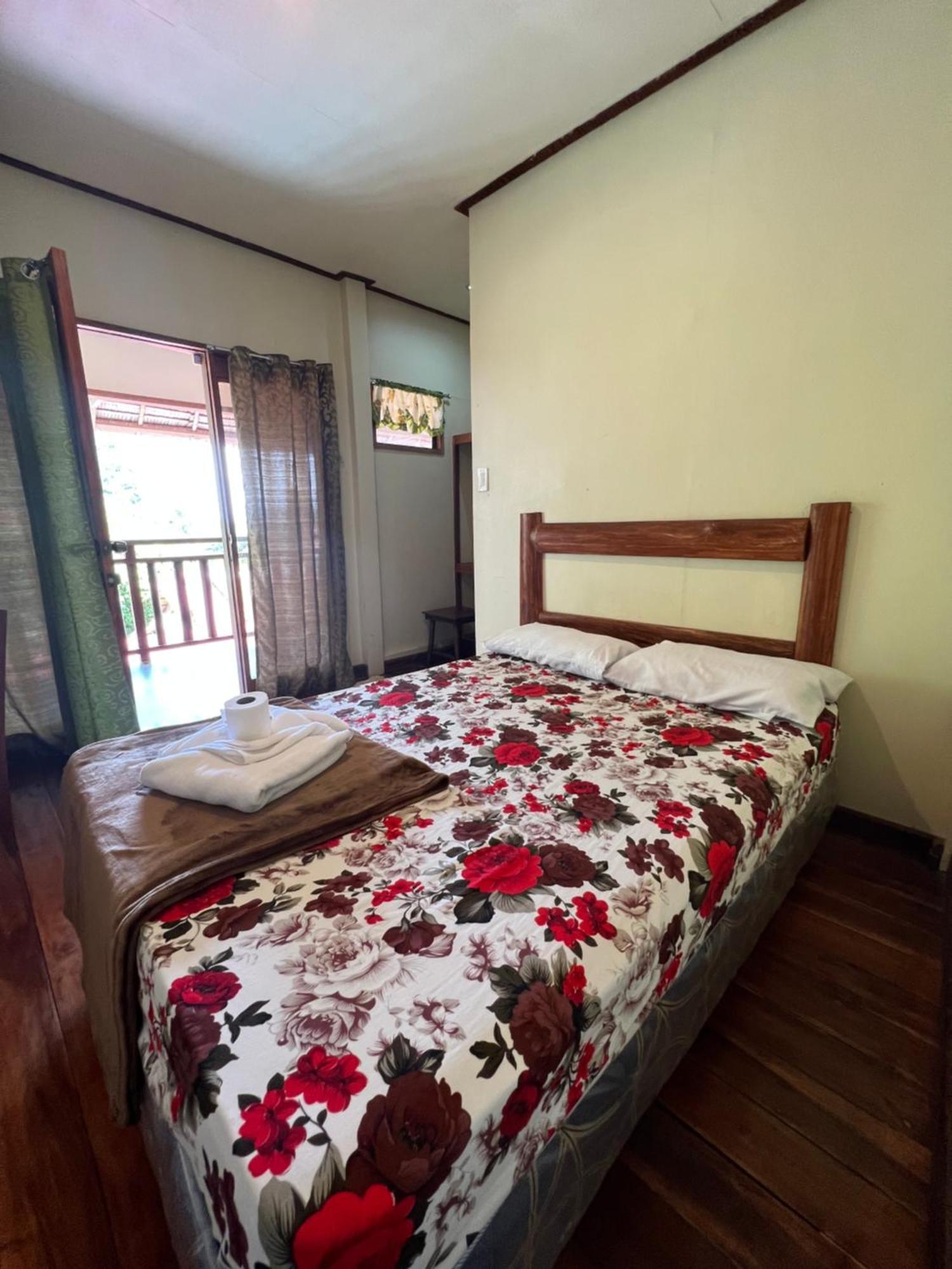 אל נידו Novie'S Tourist Inn מראה חיצוני תמונה